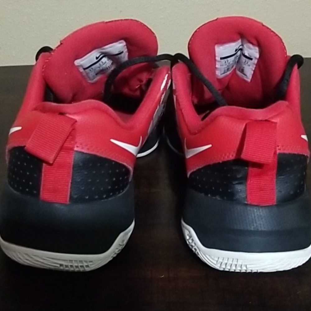 Nike Hustle Quick Shoes Black Red Size 4Y Youth - Picture 5 of 10